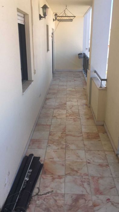 Oportunidade! T1+1 com Sótão, Varanda Total e a Minutos do Mar