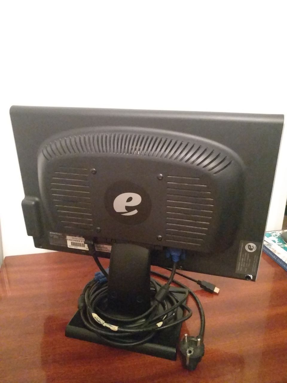 Sprzedam sprawnego monitora eMachines