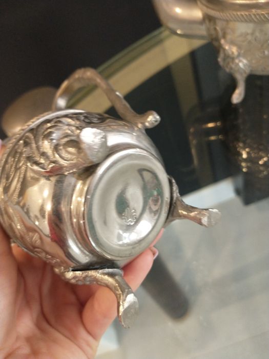 Srebrny dzbanek i mlecznik z Francji