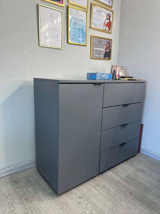 Комод шафа для речей предметів