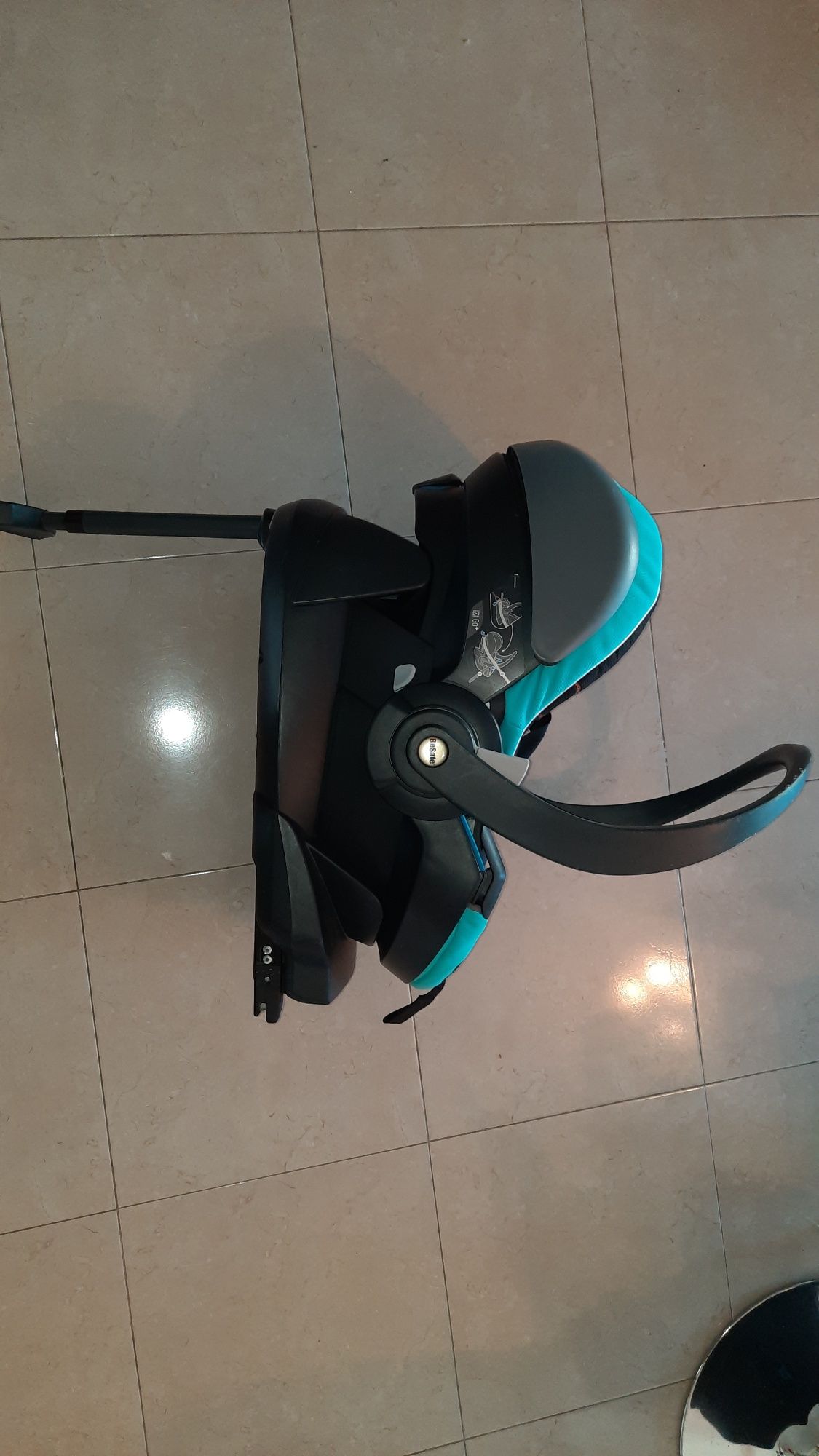 Ovo Besafe Izi Go + base isofix