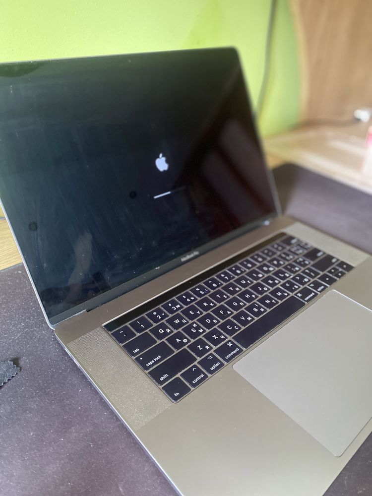 MacBook Pro 15 дюймів 2017 року