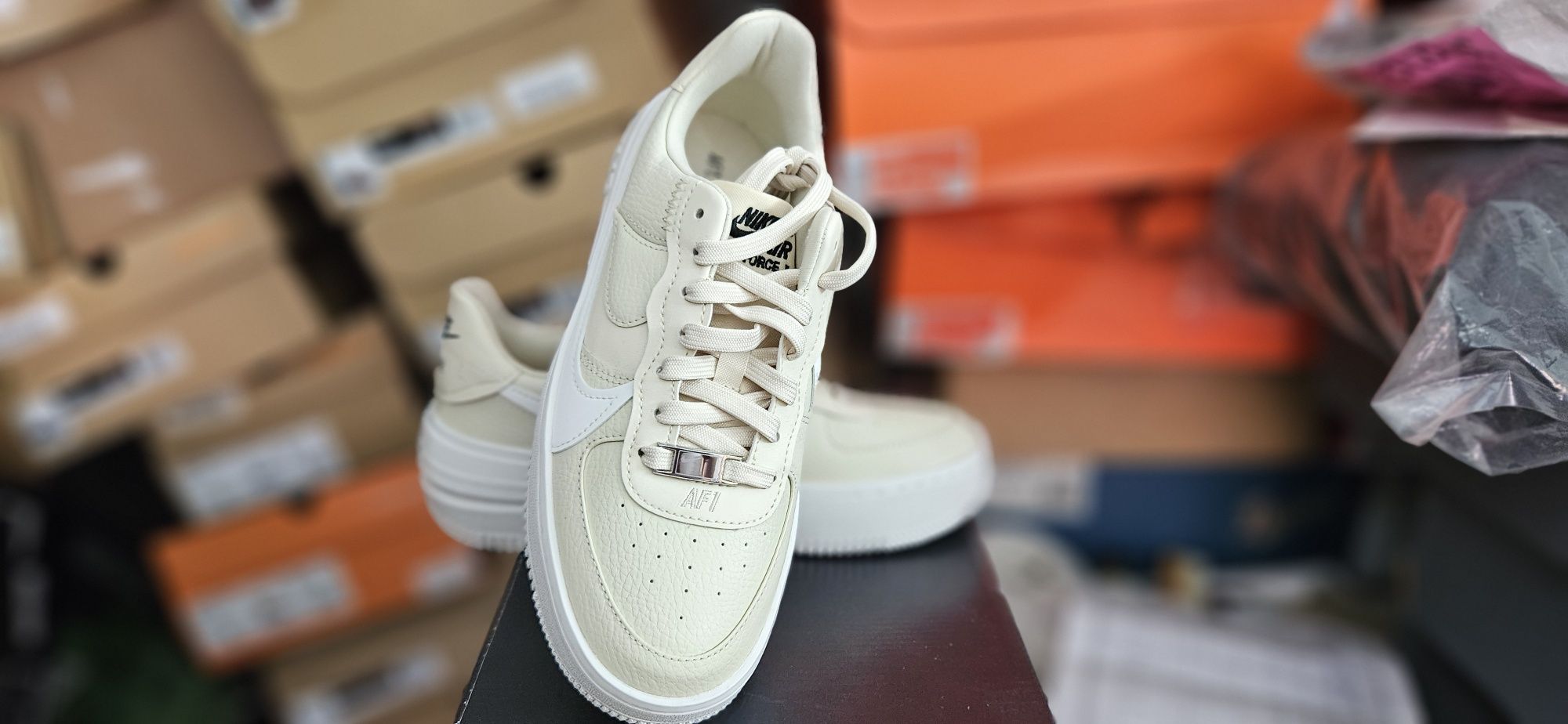 Кроссовки Nike W Af1 Plt.af.orm (DJ9946-200). РОЗМІР 37.5