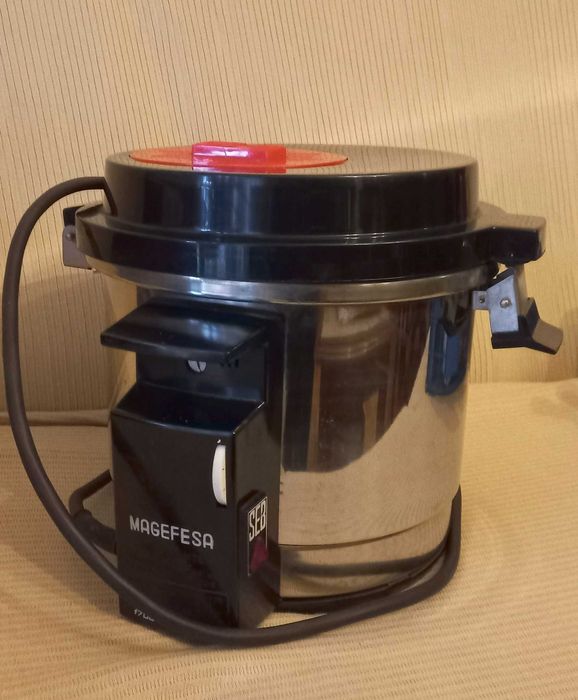 Fritadeira a Óleo Magefesa - Nova