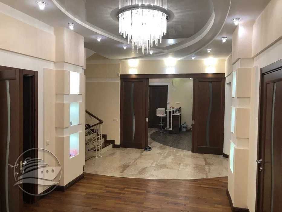 Сучасний особняк із повною обстановкою в сосновому лісі!