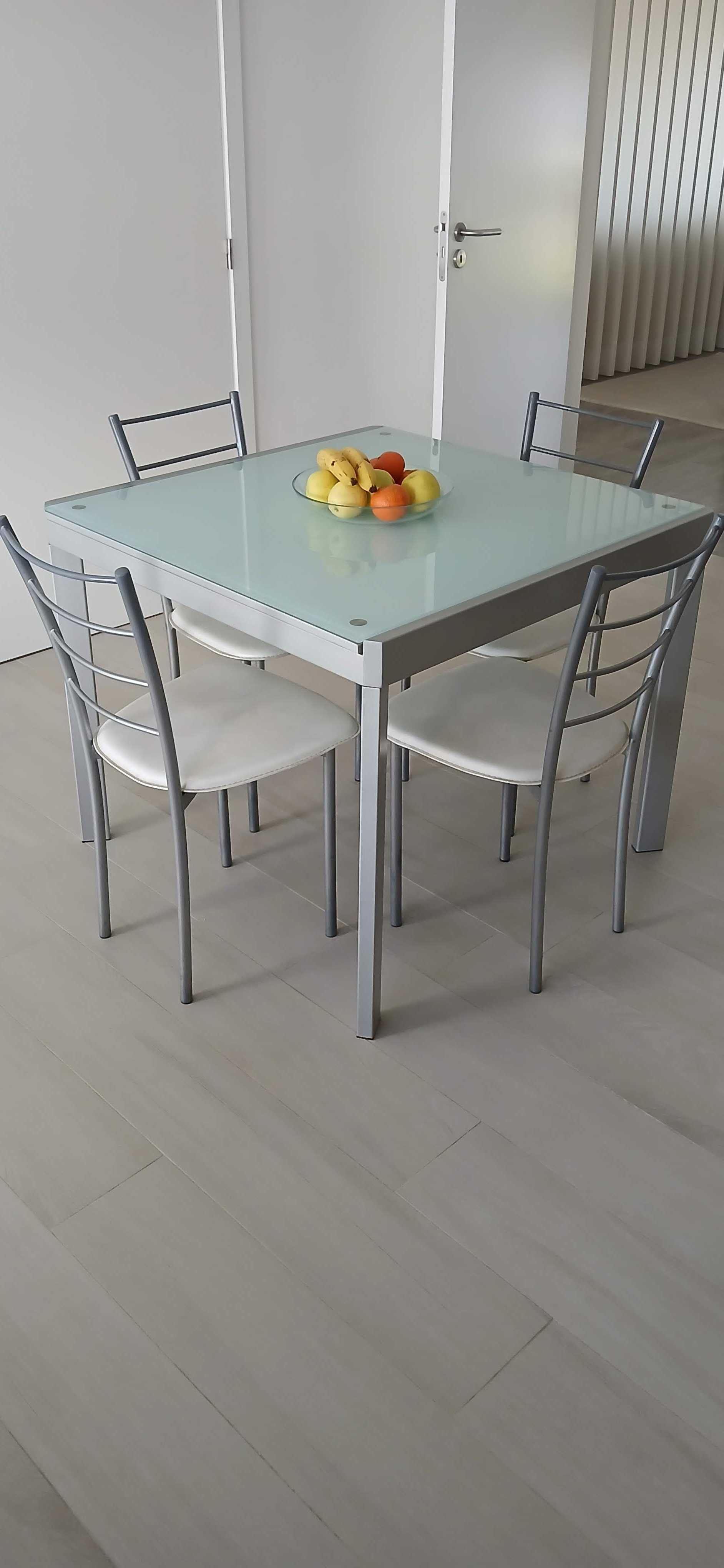 mesa de jantar extensível / com 4 cadeiras