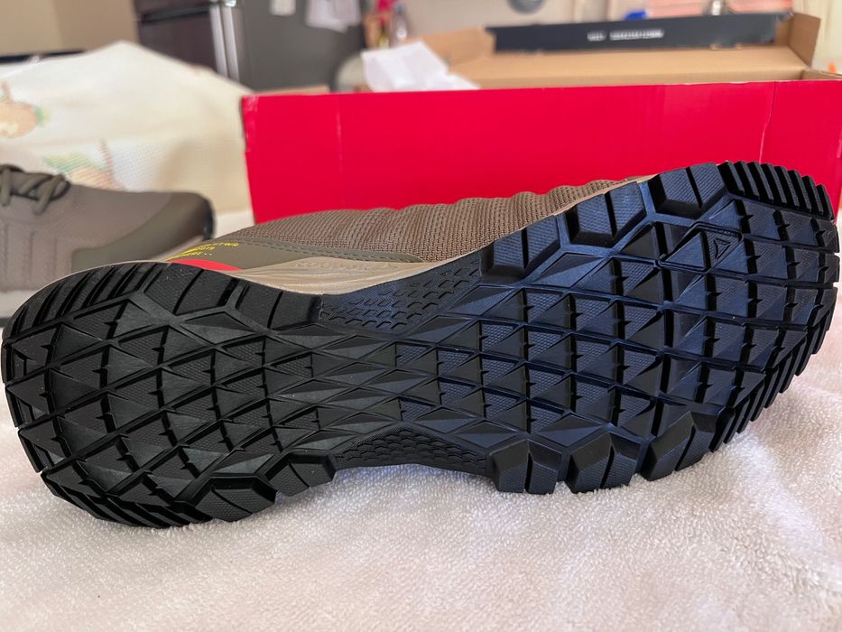 Sapatilhas de trek originais da marca Reebok novas na caixa Nº41,