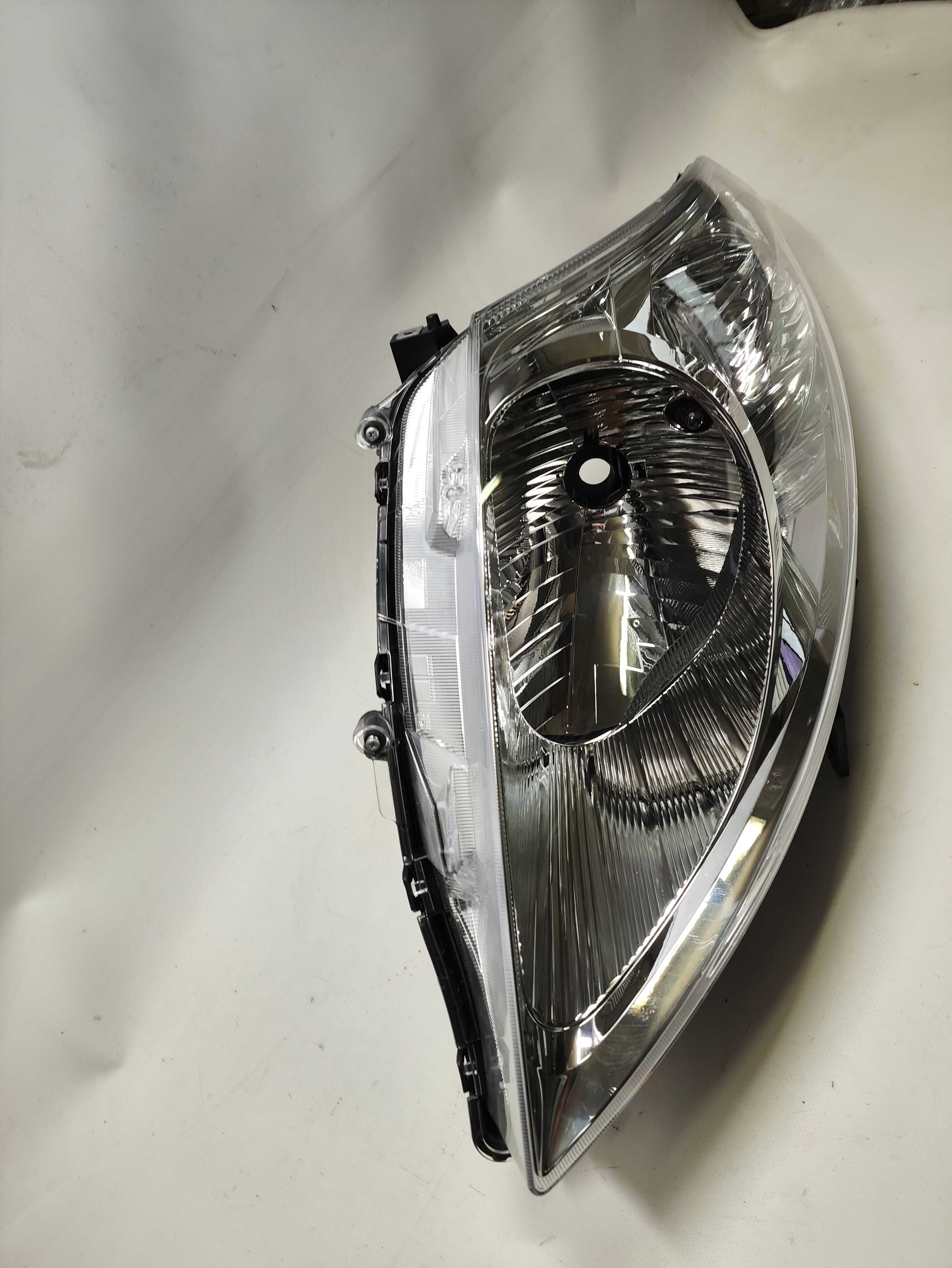 Lampa prawa przód przednia Suzuki Swift MK7 oryginał NOWA