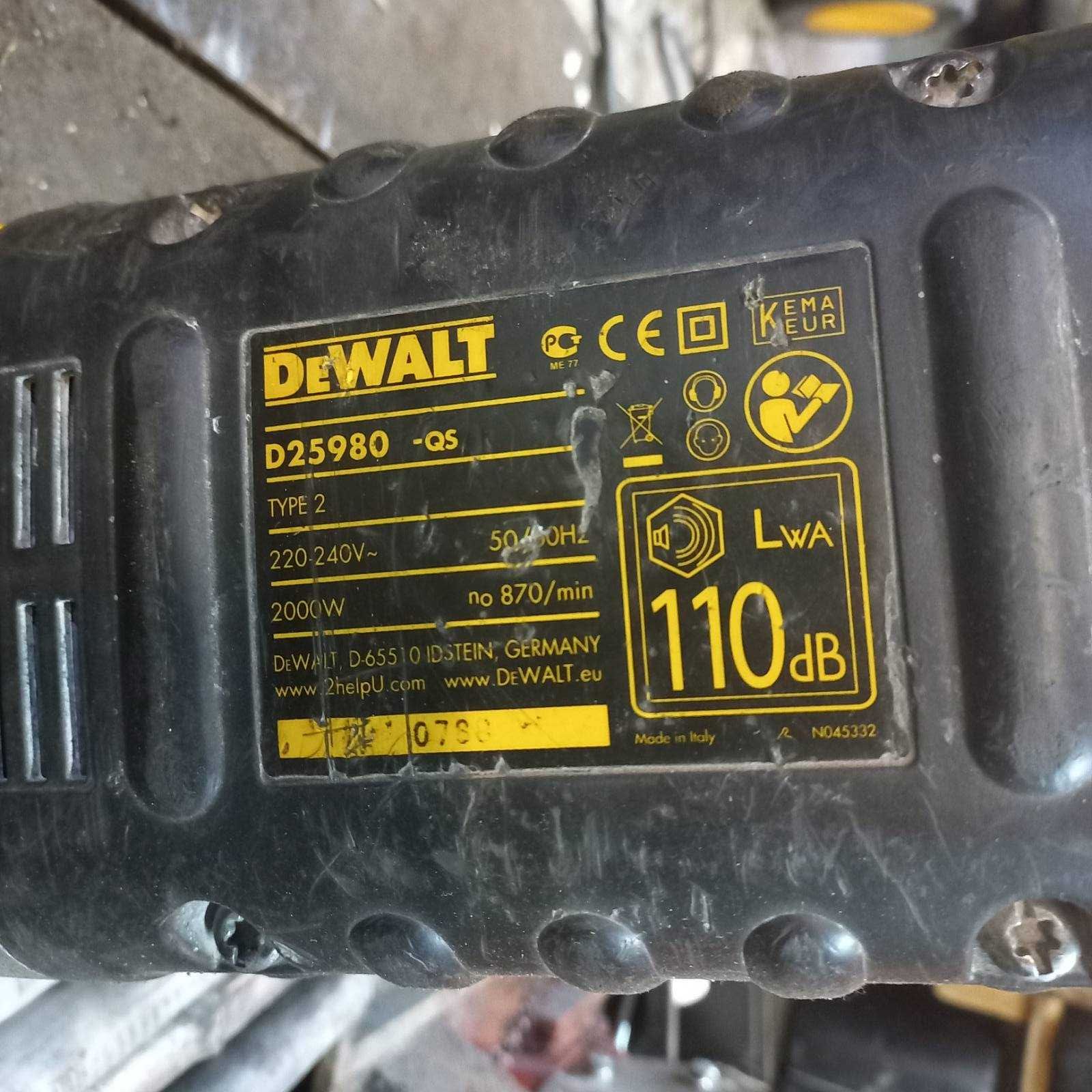 Відбійний молоток DeWalt D25981K Потребує ремонту
