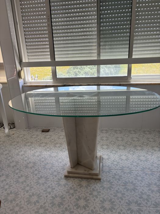 Mesa vidro com pe de marmore