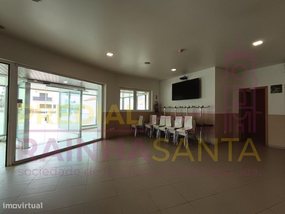 Espaço comercial com 150m2 a poucos metros do Hospital da Figueira ...