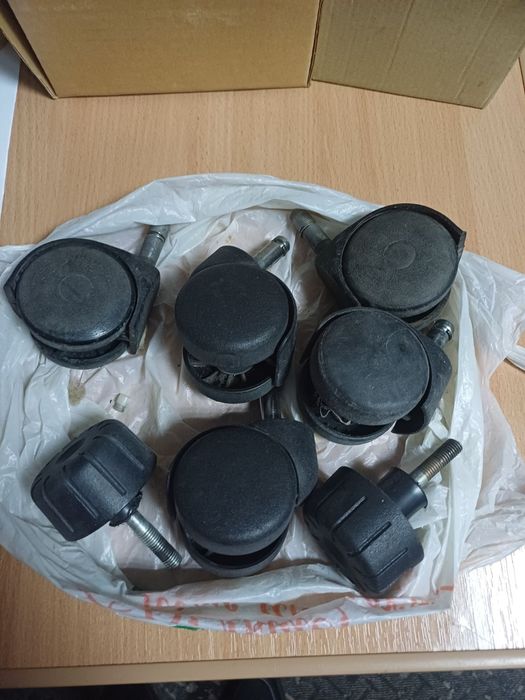 Колёсики и спинка для офисного кресла