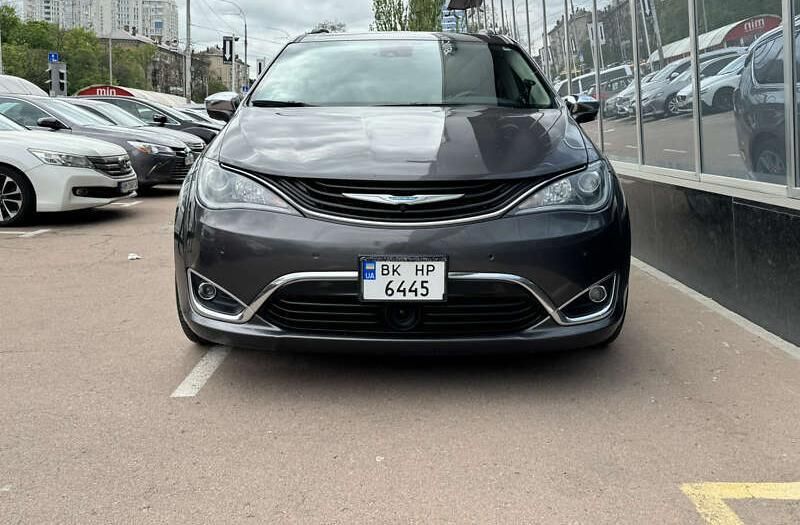 Chrysler Pacifica 2017 року