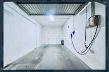 Garagem Fechada com Carregador Elétrico