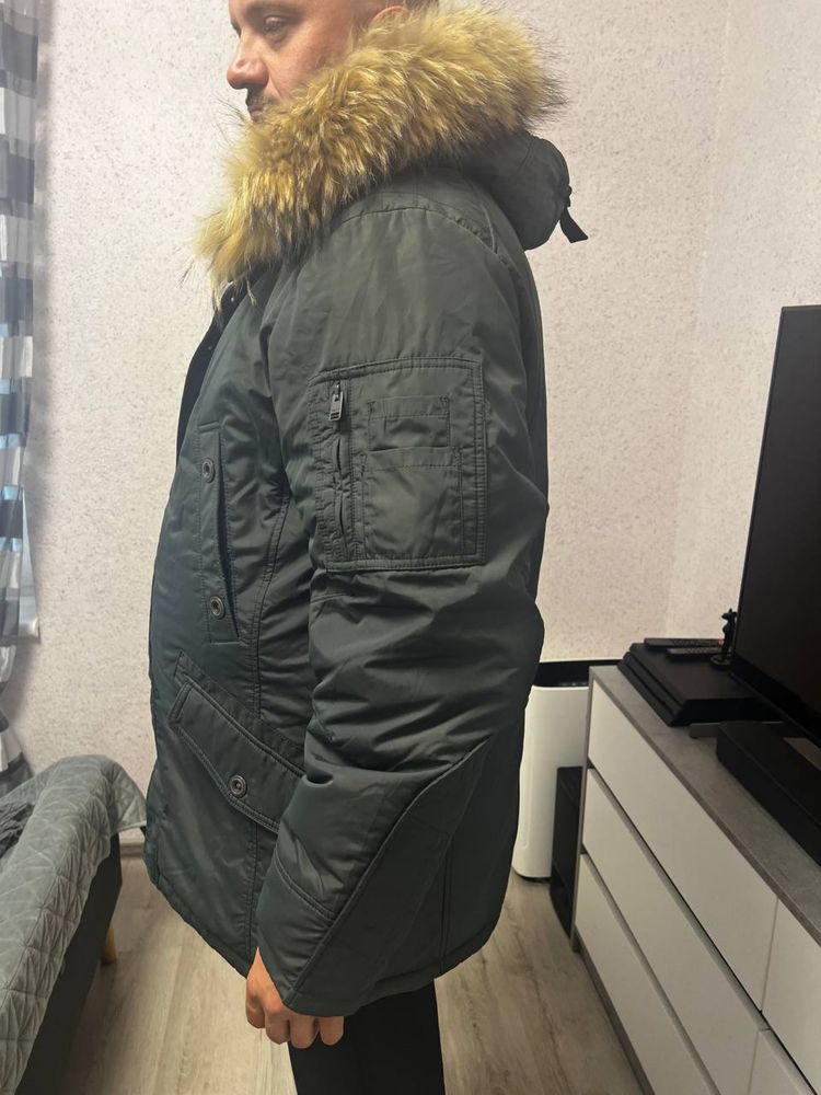 Продам теплую зимнюю курточку Аляска