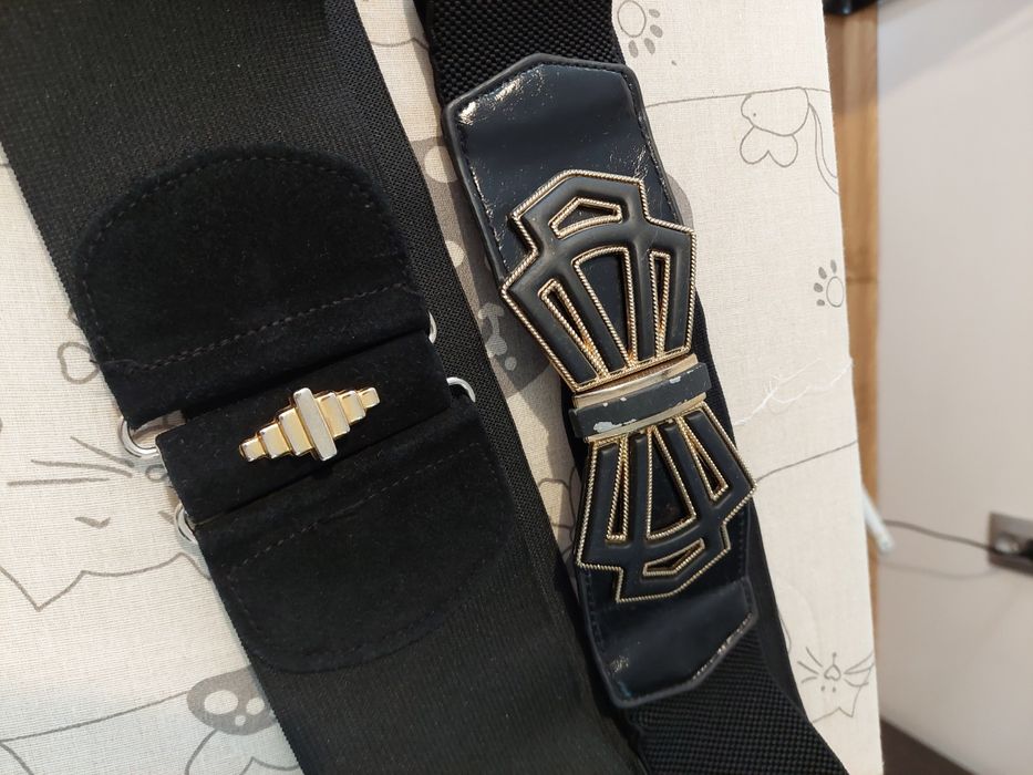 Pasek na szerokiej gumie, ozdobna klamra