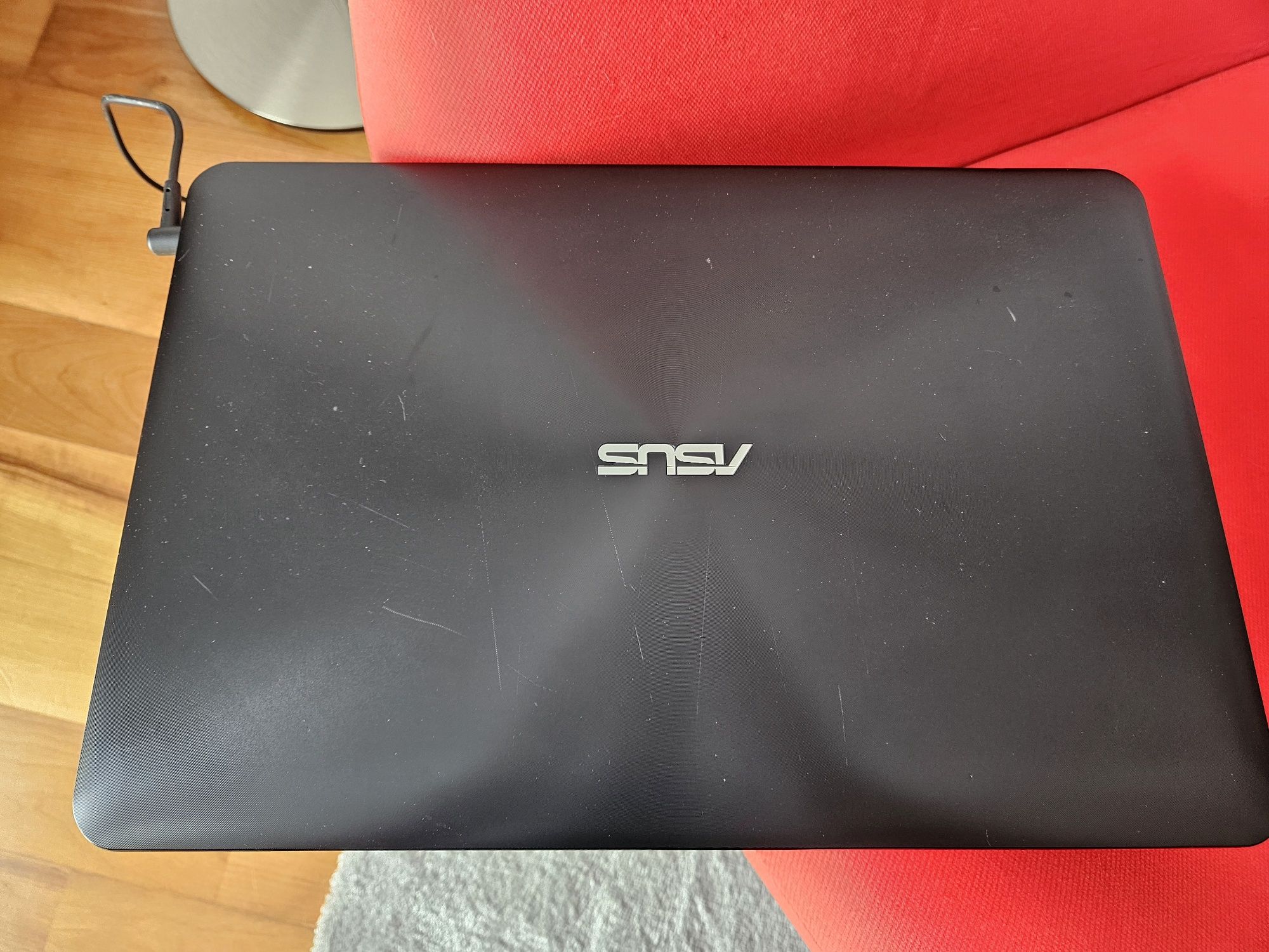 Portátil Asus X555
