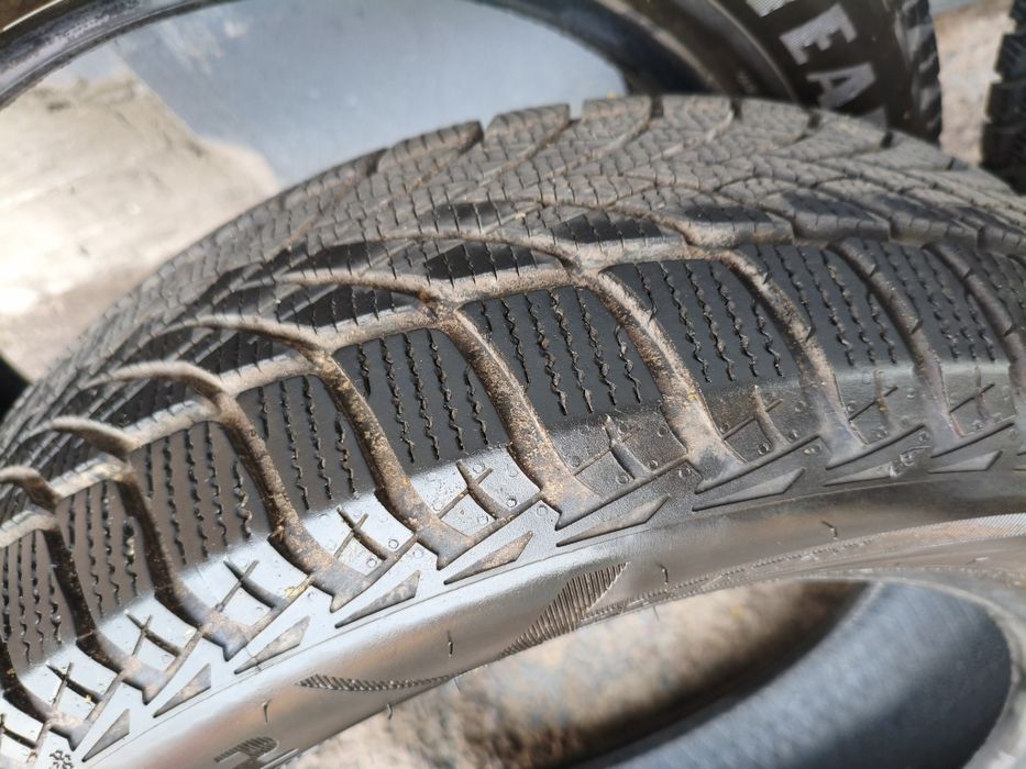 Зимові шини Goodyear 205/60 R16