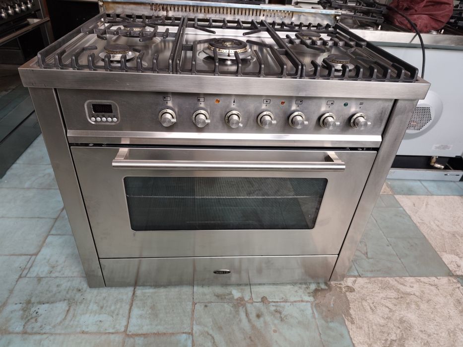 Професійна газова плита на 5 камфорок