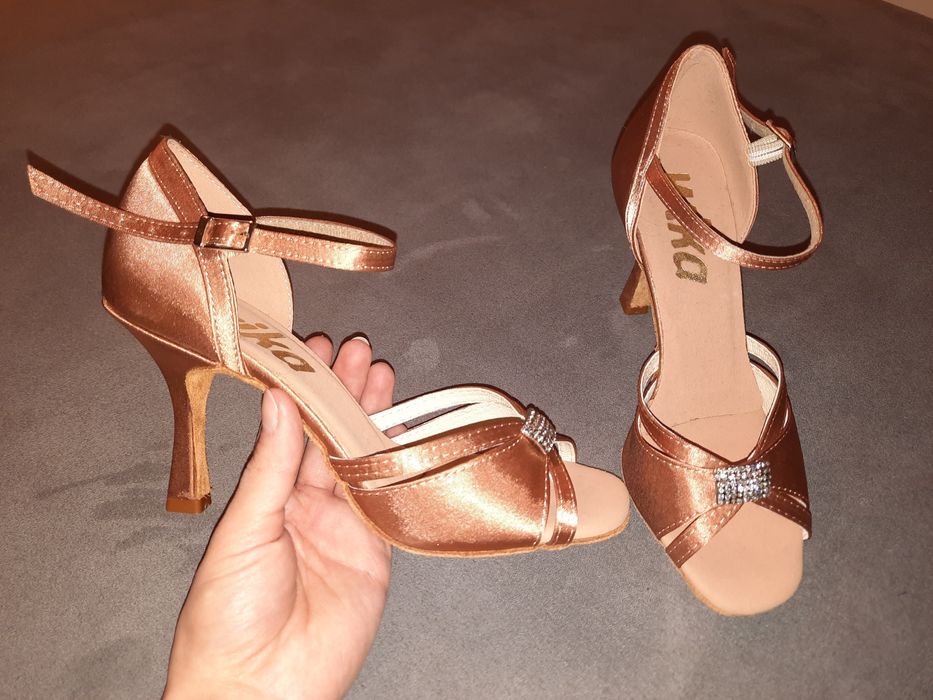 Piękne buty taneczne rozm 35