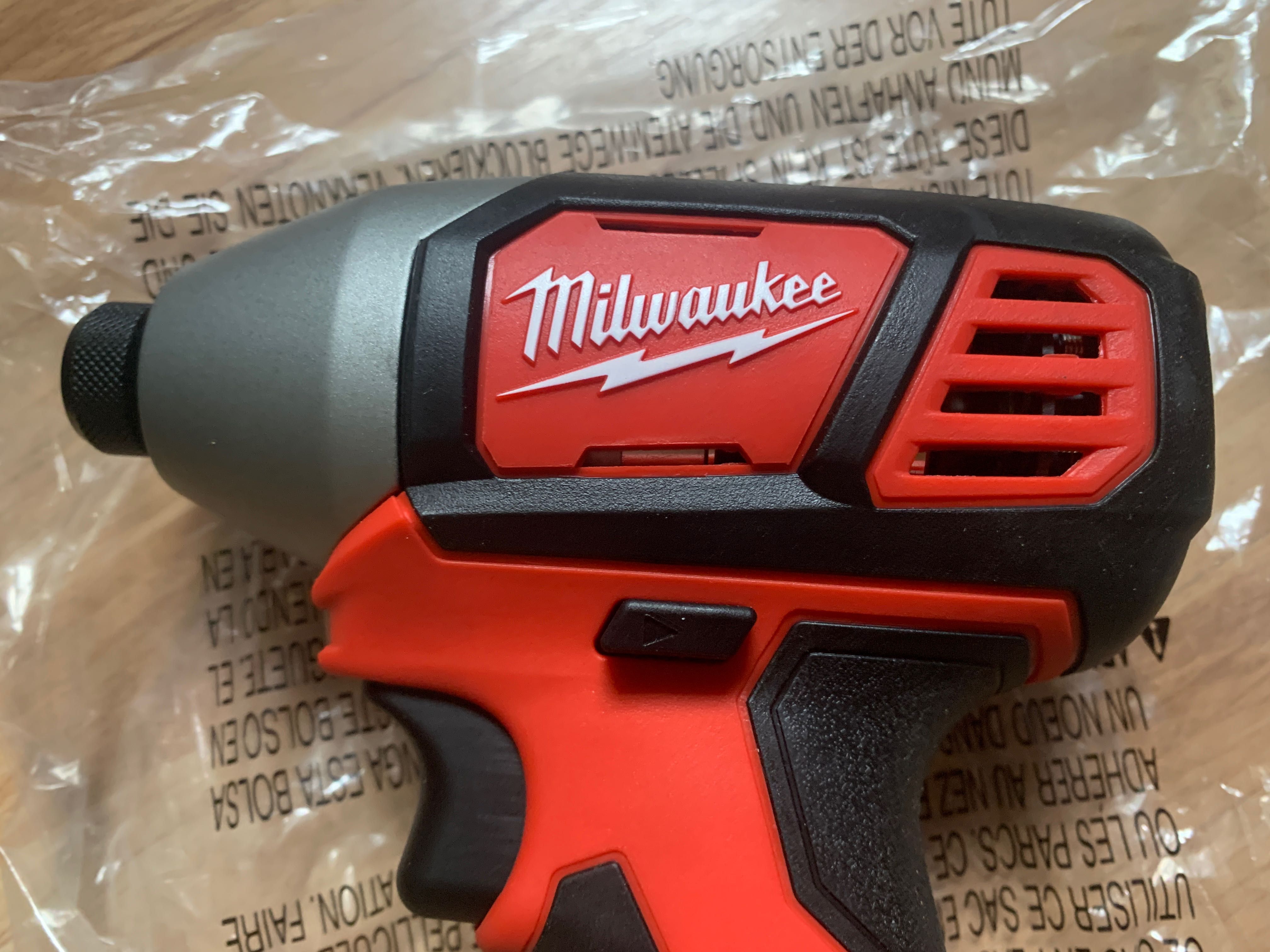 Zakrętarka udarowa Milwaukee M18 BID
