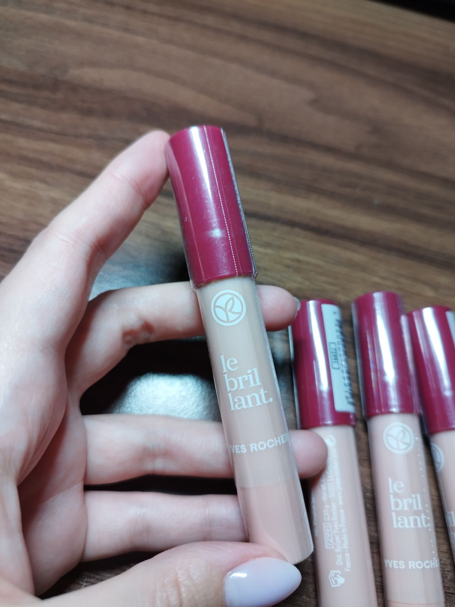 Yves Rocher зволожуюча помада 
Le Brillant
зволожуюча помада у формі о