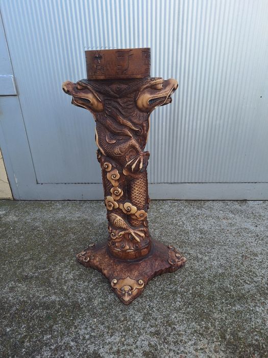 Stara noga pięknie rzeźbiona do stolika itp