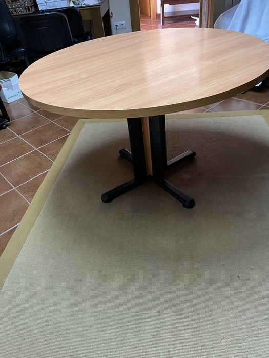 Mesa redonda de escritório