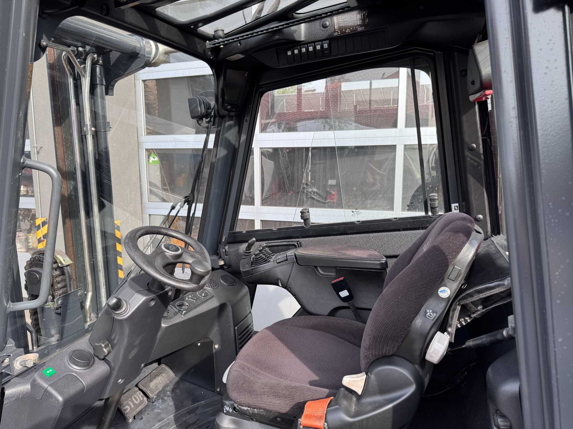 Wózek widłowy Linde H25T-02 2014 rok TRIPLEX KABINA 022
