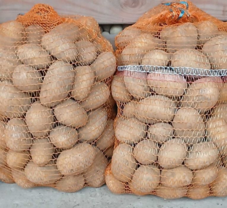 Sprzedam ziemniaki zólte  oraz czerwone .