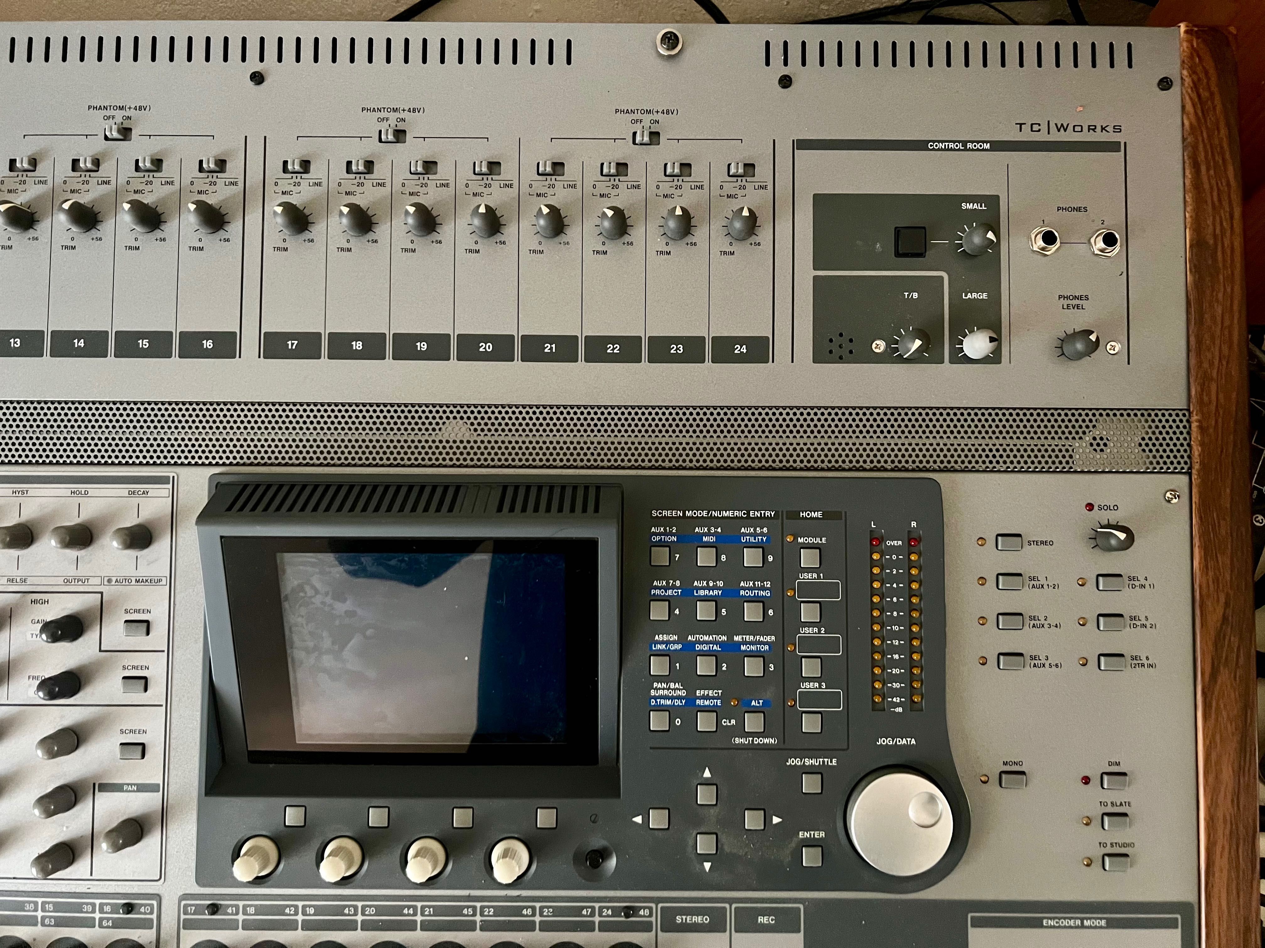 Tascam DM 4800 console de mixagem digital