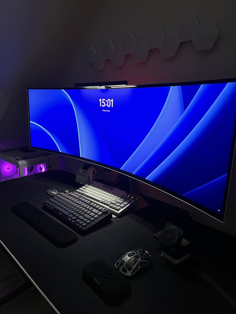 Samsung Odyssey OLED G9 49” – Ultra szeroki monitor