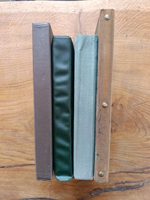 4 duże klasery ze znaczkami cały świat