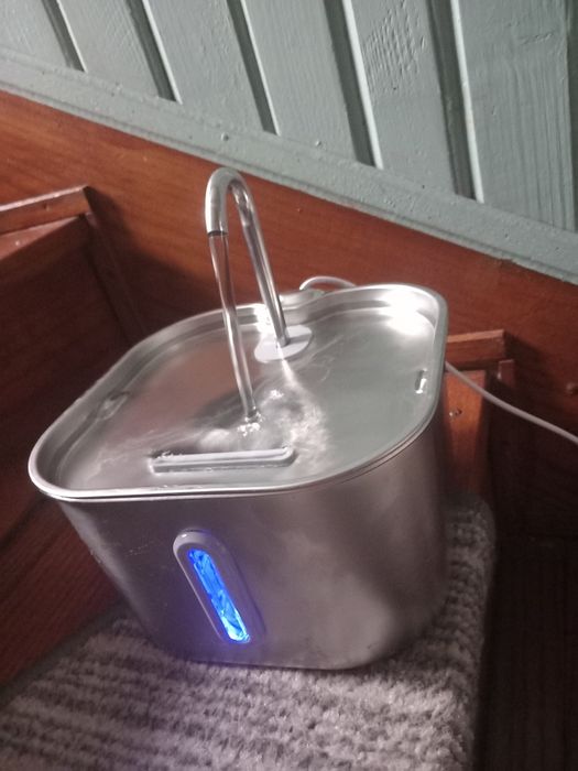 Fontanna - poidełko dla kota