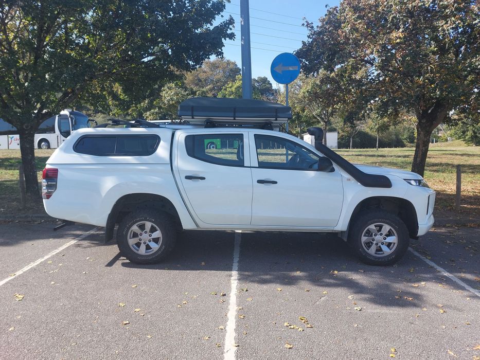 Mitsubishi L200, ano 2022, equipada
