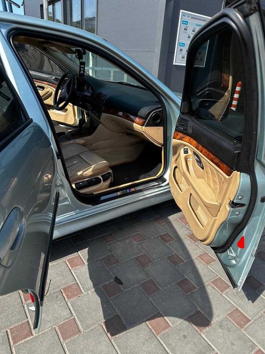 Продам BMW E 39 528i