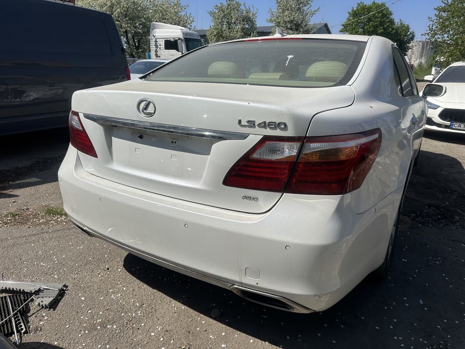 Бампер передній задній Lexus LS460