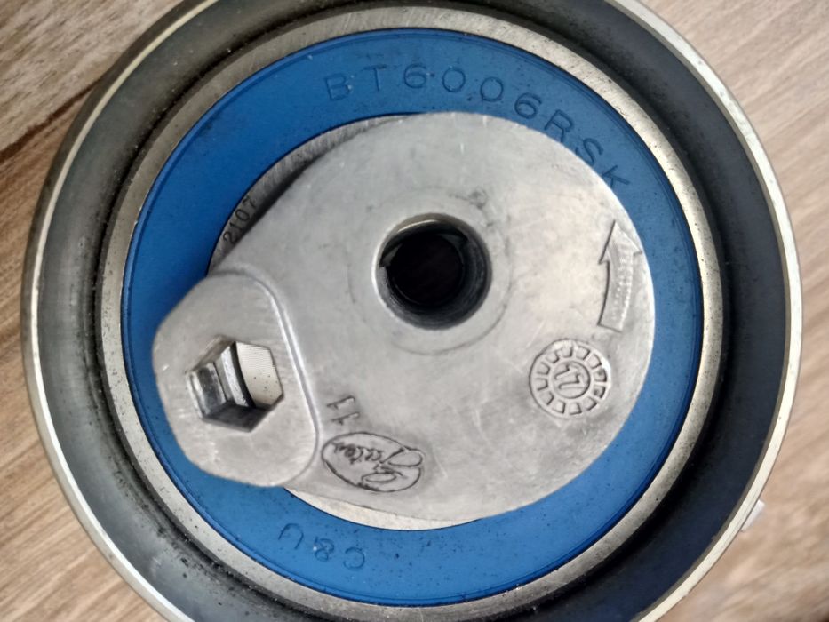 Ремінь ГРМ та натяжні ролики Volvo /Renault Safrane