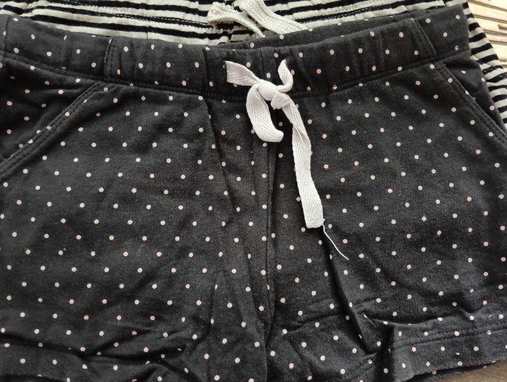 Krótkie spodenki letnie szorty bawełniane H&M 110 116 kwiatki kropki