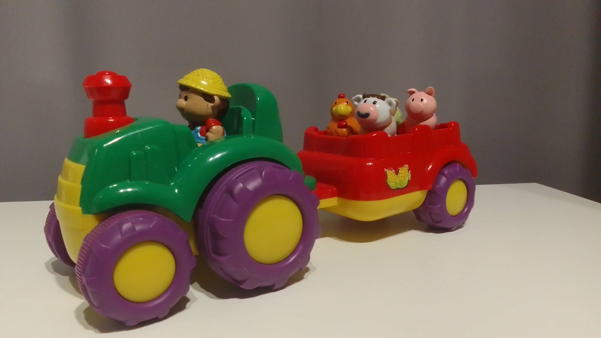 Zestaw : Traktor, przyczepka i 5 figurek