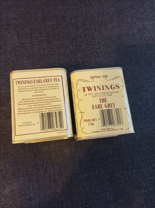 Dwie puszki po herbacie