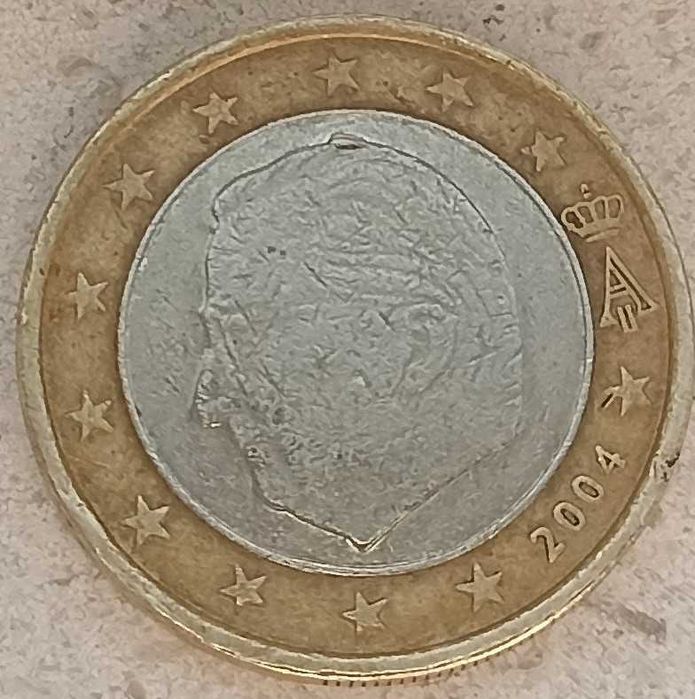 1 euro de 2004 da Bélgica com excesso de metal e outras imperfeições