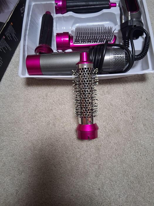 Secador de cabelo 5 em 1 ,completamente novo.