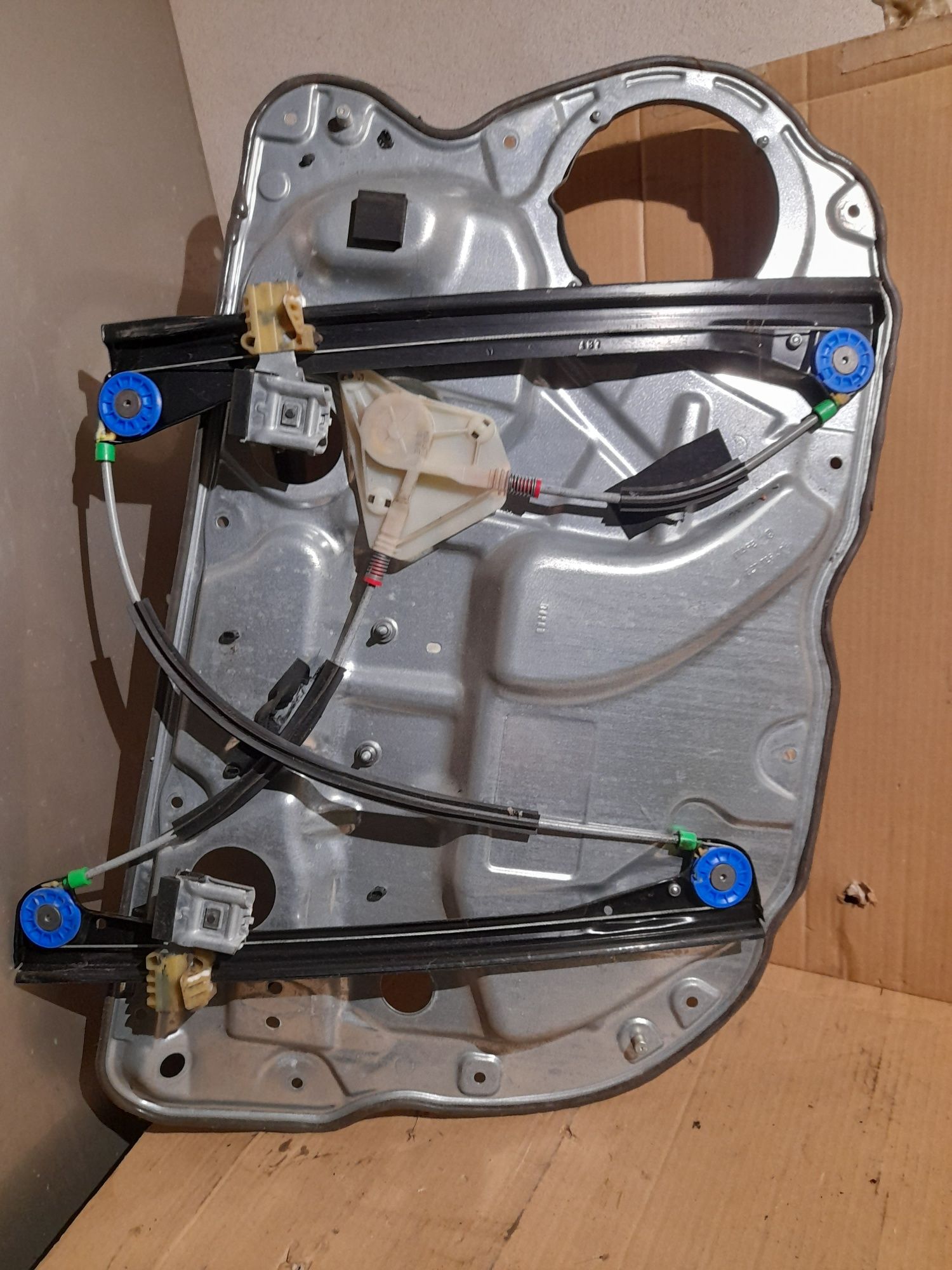 Mechanizm podnośnik szyby prawy przód VW Polo 9N 9N3 6Q4.837.756 402AM
