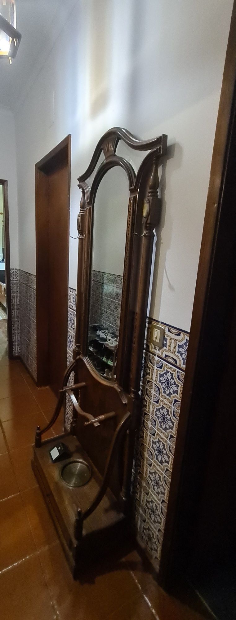 Bengaleiro com espelho