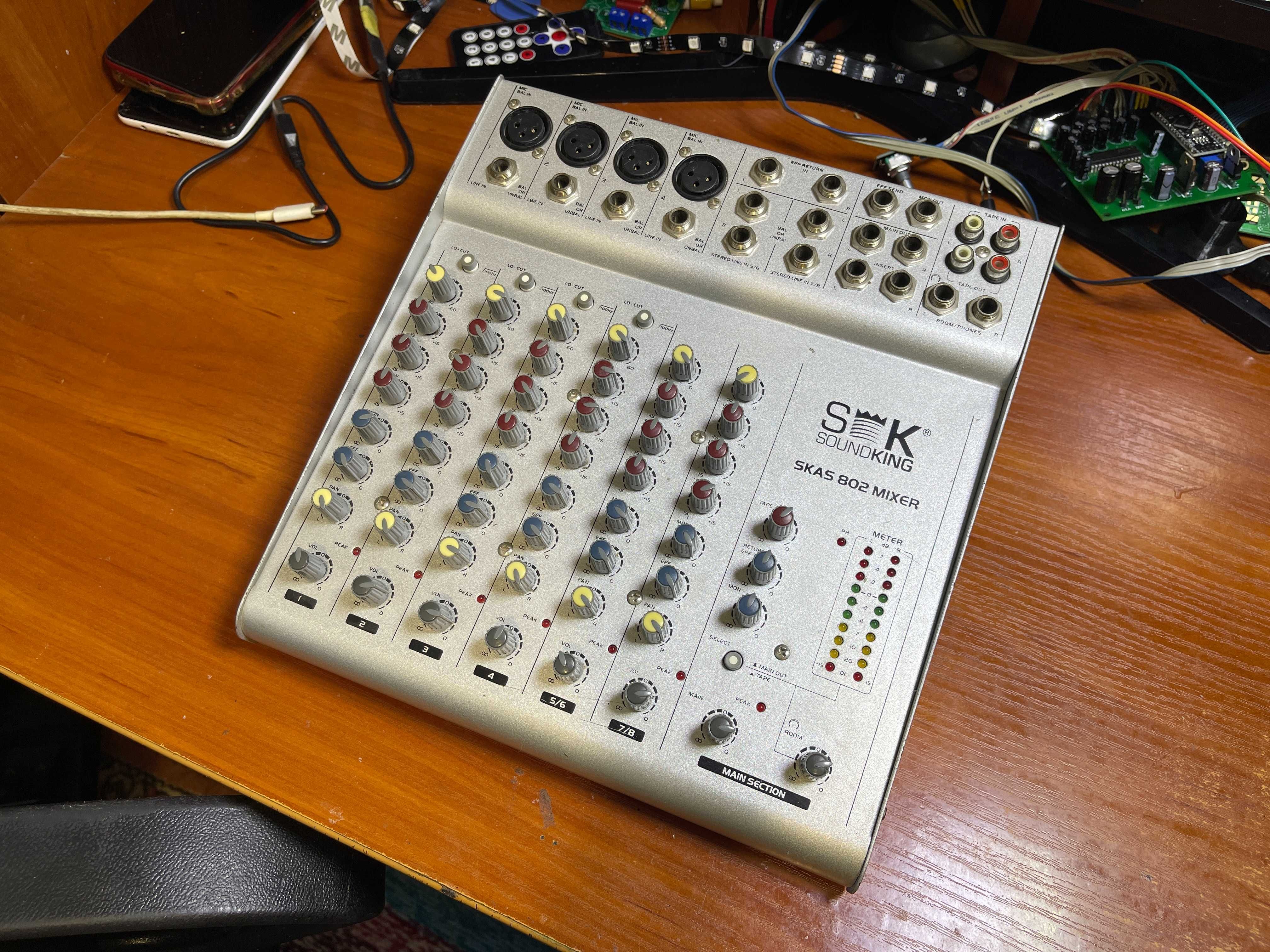 Микшерный пульт SoundKing SKAS 802A полностью рабочий