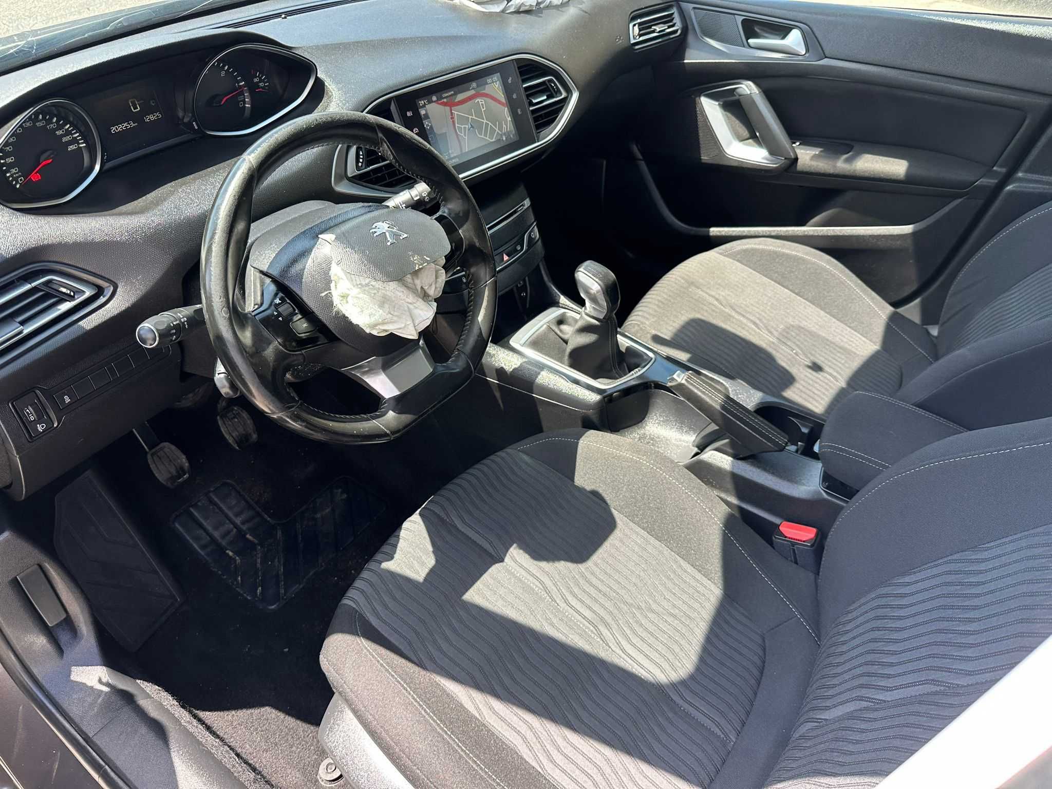 Peugeot 308 SW II 1.6 HDi de 2015 Salvado