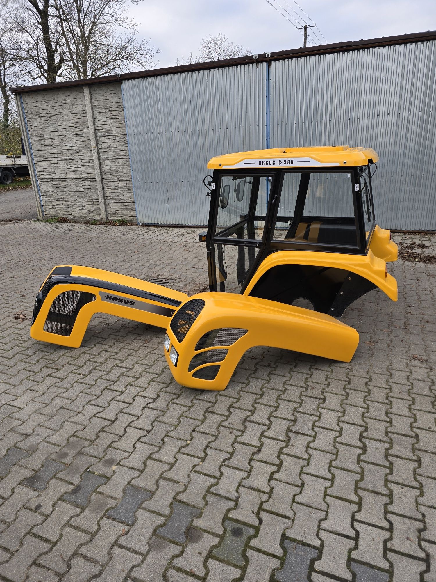 Kabiną C360 tworzywo Kabina ciągnikowa c360 Maska C360 Nowa kabina 360