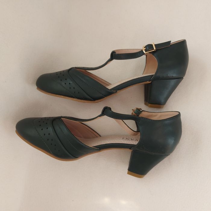 Zapinane czułenka Ajvani