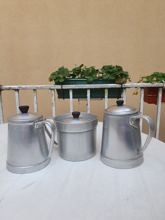 2 cafeteiras e 1 fervedor